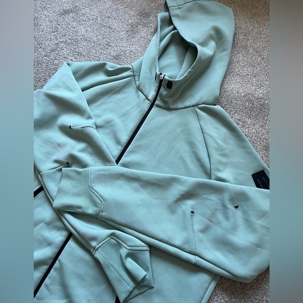 Men’s ON Cloud Zipped RunningHoodie | Size Large Like NEW Athleisure